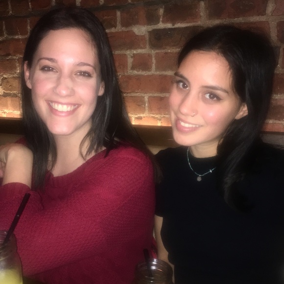 Meet your Poshers, Sara & Mel - Picture 1 of 7